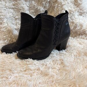 Sofft Waverly ankle boots, all leather, black, size 9